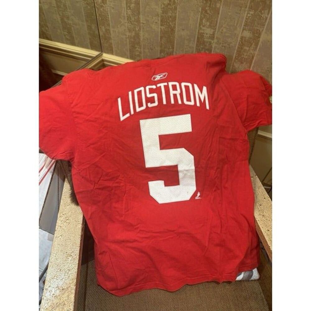 Official Reebok Detroit Redwings #5‎ Nikalaus Lidstrom Red Tshirt Size Large